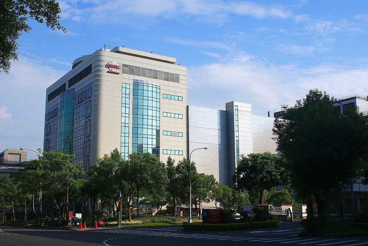 TSMC tăng tốc, sóng AI chưa hạ nhiệt