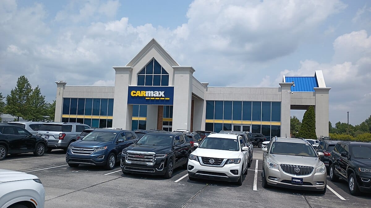 Starboard thúc CarMax tăng tốc bán xe online