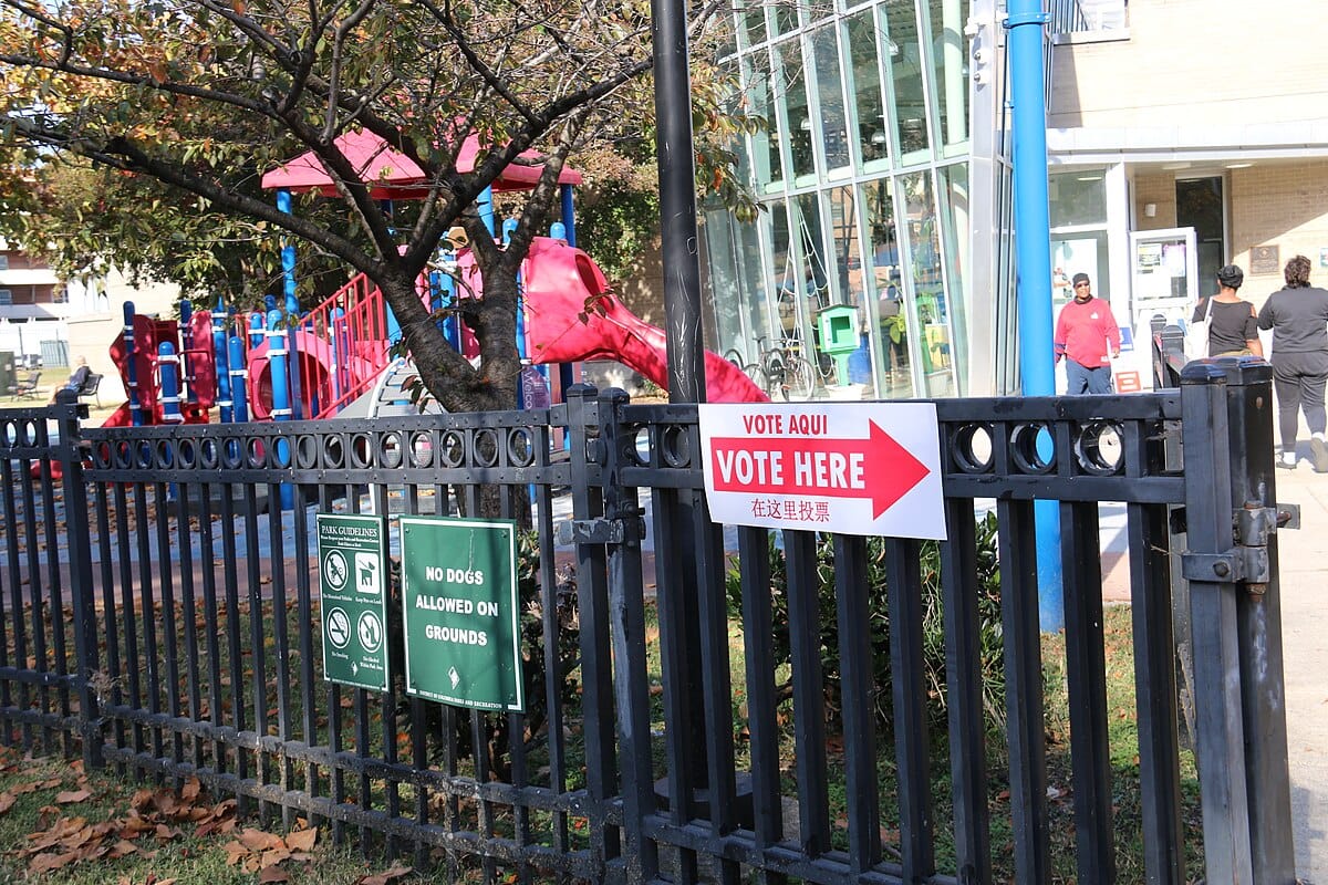 Các bang Dân chủ dựng lá chắn cho điểm bỏ phiếu