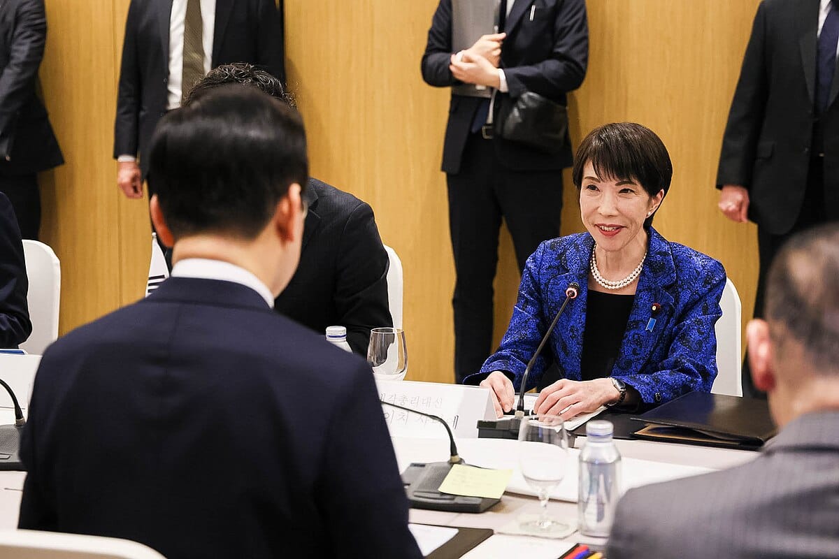 Nhật, Hàn siết hợp tác giữa sóng gió với Trung Quốc