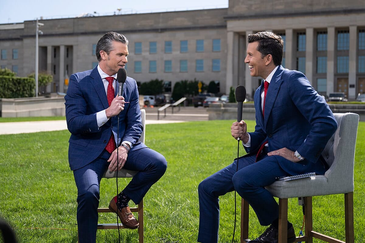 Bộ trưởng Quốc phòng Pete Hegseth siết quyền tác nghiệp ở Lầu Năm Góc