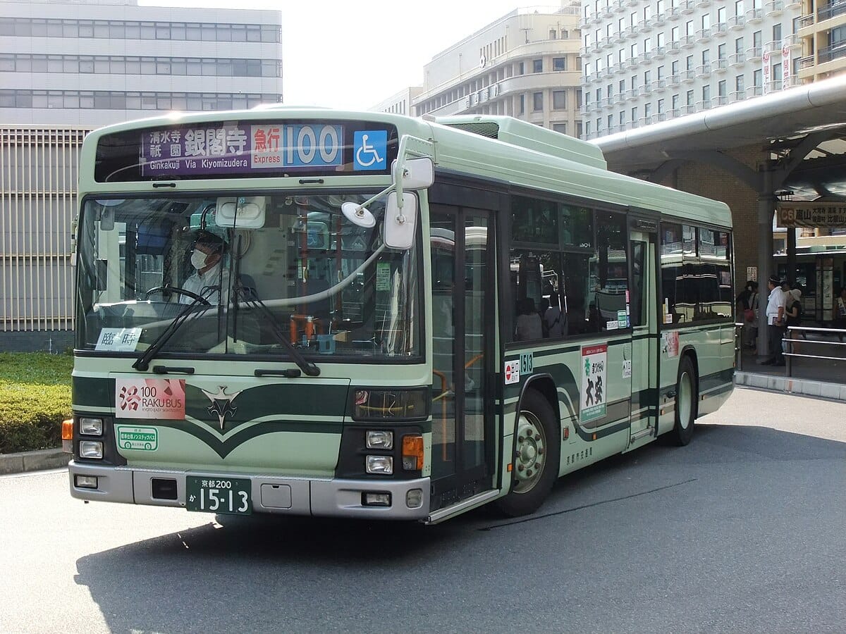 Kyoto tính tăng mạnh vé bus với du khách